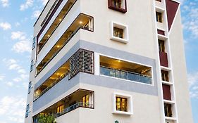 Sls Homestay - Luxury Ac Service Apartments 1Bhk, 2Bhk, 3Bhk - Direct Flyover To Alipiri Tirumala Gate - Walk To Ps4 Pure Veg Restaurants, Supermarkets - Near To National Highway & Padmavathi Amma Temple - Modular Kitchen, Living Room -Free Superfast